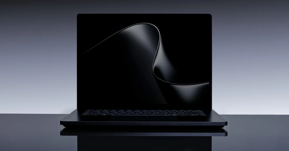 Microsoft công bố Surface Laptop Ultra trang bị NVIDIA RTX Spark và màn hình sáng nhất nhà Surface