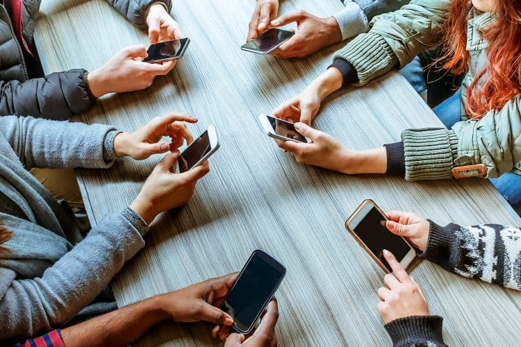 Meta, TikTok, YouTube và Snapchat chi hàng chục triệu USD dàn xếp vụ kiện gây hại cho học sinh