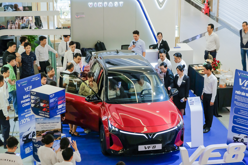 VinFast VF 8 mới lập kỷ lục mở bán ở Việt Nam, mỗi phút bán được hơn một xe