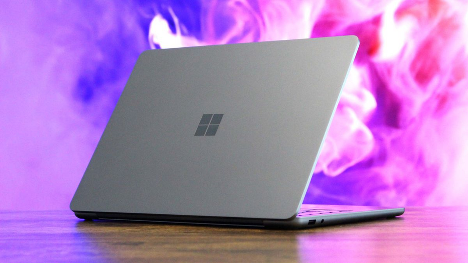 AI buộc cả ngành PC phải đi lùi, laptop RAM 8GB quay lại thành "bình thường mới"