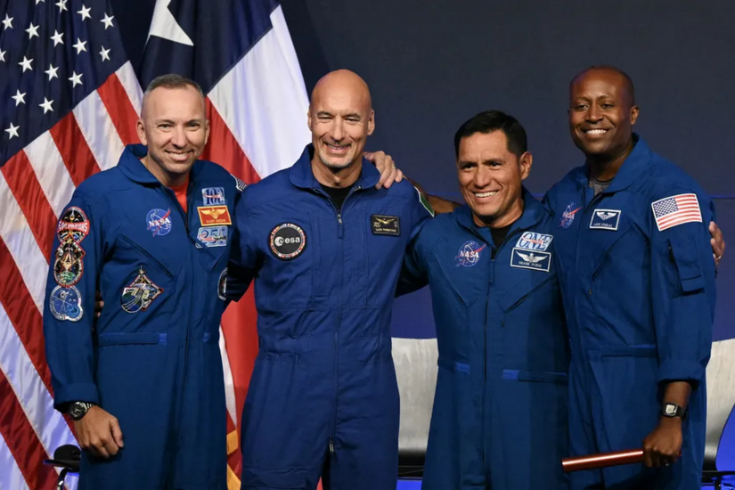 NASA công bố phi hành đoàn Artemis 3: 4 phi hành gia chấp nhận rủi ro để mở đường trở lại Mặt Trăng