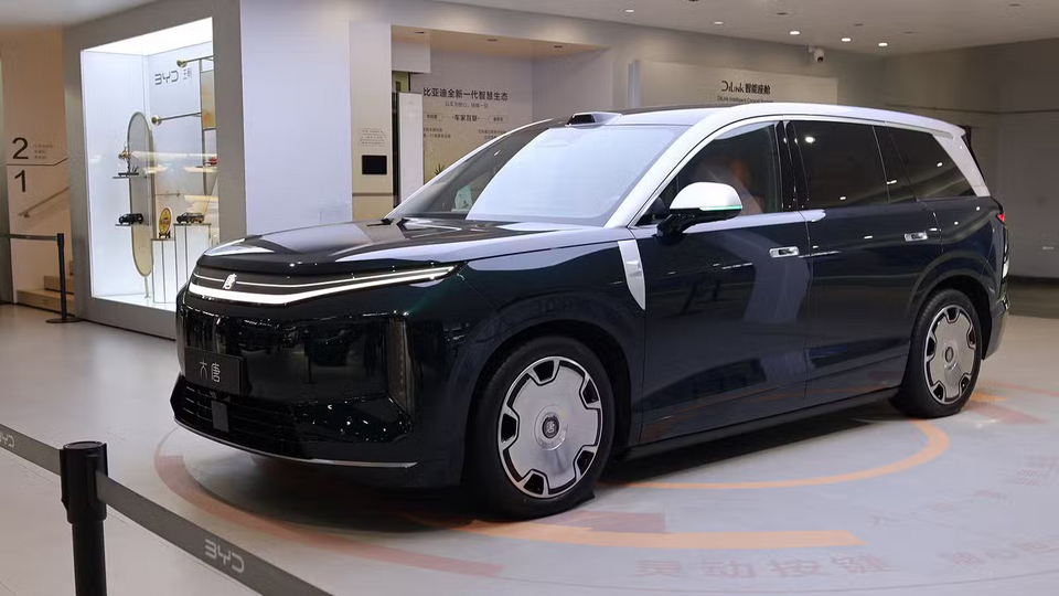 BYD Đại Đường EV ra mắt: SUV flagship sạc siêu tốc, tầm xa 950km, giá từ 850 tr