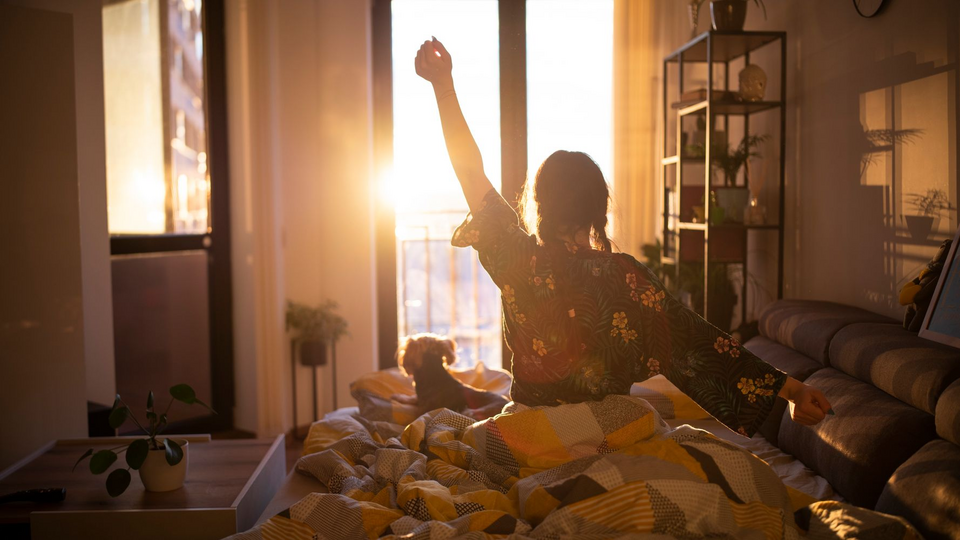 Trào lưu "dậy sớm để thành công": Tưởng nâng cấp bản thân, hóa ra rước họa suy nhược cơ thể
