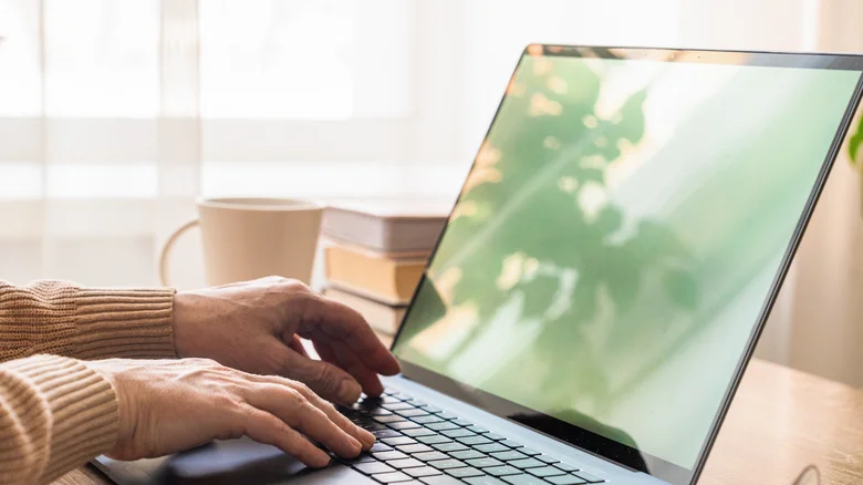 4 tính năng màn hình laptop bị đánh giá quá cao, không đáng tiền