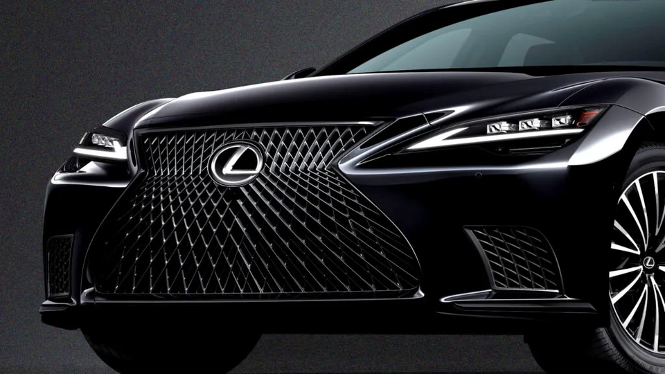 Lexus LS kéo dài tuổi thọ: Chỉ còn bản hybrid, tương lai có thể là minivan 6 bánh?
