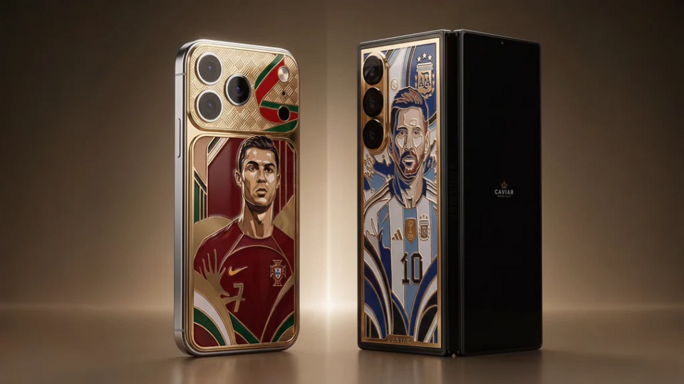 Cận cảnh iPhone 17 Pro và Galaxy Z Fold 8 Ultra bản Messi - Ronaldo: Mạ vàng 24K, giá "bỏng tay" từ 290 triệu đồng