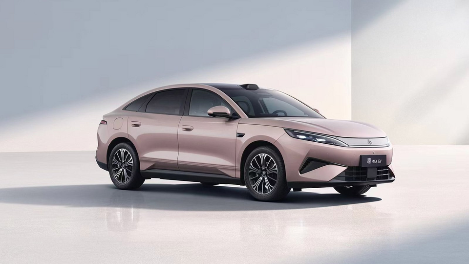 BYD Qin MAX lộ diện: Sạc siêu tốc 5 phút 70% pin, tăng tốc 5 giây, định vị giữa Qin L và Han.