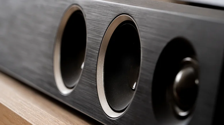 Tại sao bạn không nên dùng loa soundbar của TV cho máy tính?
