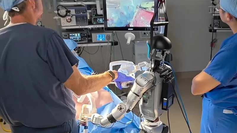 Bước đột phá y học: Robot hình người hoàn thành ca cắt túi mật đầu tiên