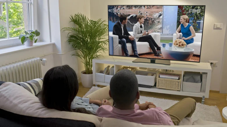Tắt ngay tính năng này trên TV nếu muốn xem phim điện ảnh đúng chuẩn đạo diễn