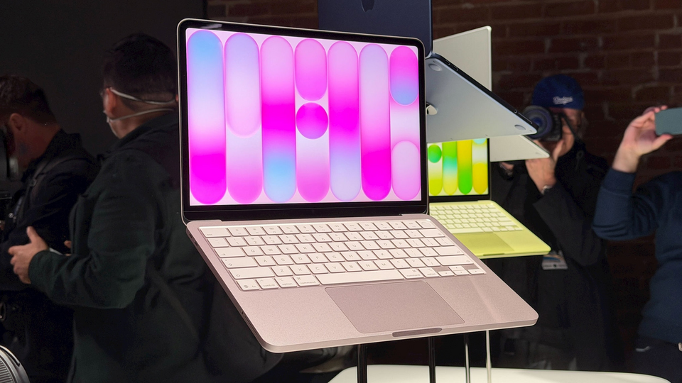 Chiếc MacBook "quốc dân" thế hệ 2 xuất hiện