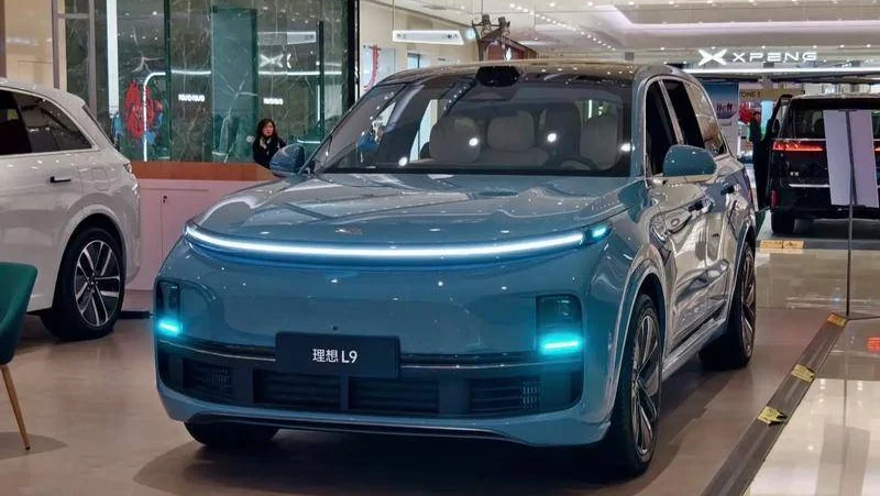 Vì sao Trung Quốc chính thức "khai tử" đèn LED màu xanh trên xe điện?