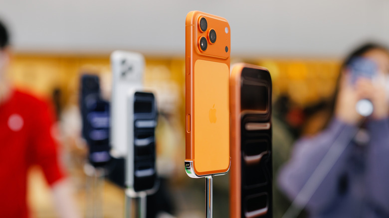 Tại sao Apple vẫn chưa tăng giá sản phẩm cốt lõi và bán chạy nhất của mình?