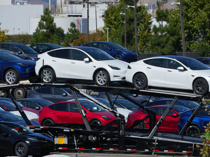 Tesla càng bán nhiều lỗ nhiều, canh bạc AI có đáng giá?