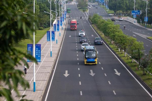 Ác mộng của gia đình đặt xe tự lái đi du lịch: hệ thống sai loạn lên, báo hủy chuyến nhưng xe vẫn lao đi