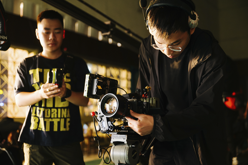 Sony ra mắt Cinema Line FX5, máy quay đứng sau những khung hình điện ảnh trong MV "Gái Nghệ" của Hương Tràm