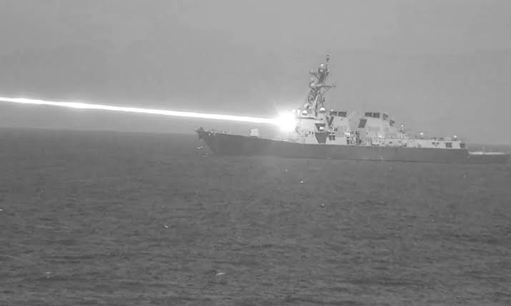 Trung Quốc có thể biến tàu hàng dân sự thành nền tảng vũ khí laser, mở ra kịch bản “hàng trăm tàu chiến chỉ sau một đêm”?