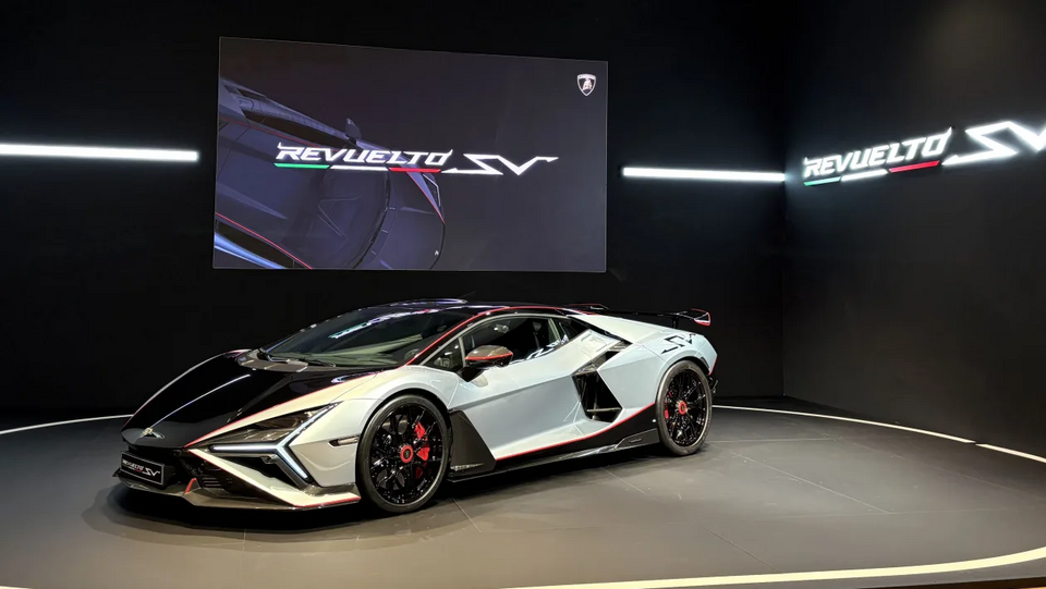 Hơn 1.050 mã lực, 0-100 km/h trong 2,4 giây: Lamborghini tung Revuelto SV giá 740.000 USD, có tiền chưa chắc mua được