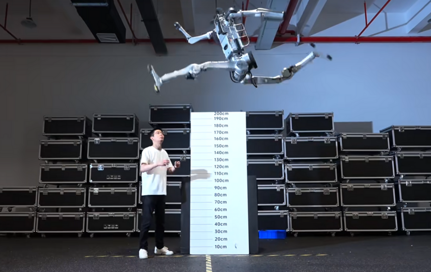 Công ty Trung Quốc tung ra robot phá vỡ giới hạn của con người: Bật nhảy cao 2 mét từ tư thế đứng, chạy 12,66 mét/giây