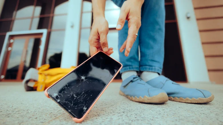 Miếng dán màn hình bảo vệ smartphone ra sao và chúng ta phải đánh đổi gì?