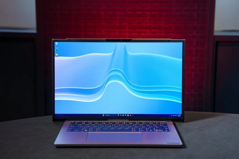 Lenovo gây bất ngờ với laptop 14 inch có thể cuộn biến hình thành 17 inch
