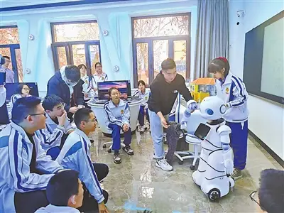Trí tuệ nhân tạo có thể hỗ trợ việc giảng dạy liên ngành như thế nào?