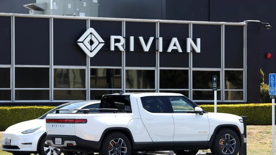 Rivian tăng tốc cuộc đua xe tự lái: Chip AI riêng và tham vọng vượt Tesla