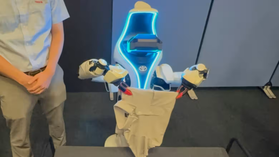 Toyota triển khai binh đoàn 400.000 robot hình người làm cùng công nhân nhà máy