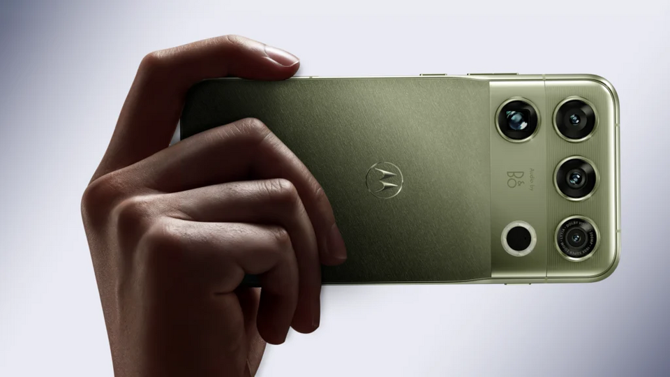 Motorola ra mắt Signature 27: Flagship thực thụ với chip Snapdragon 8 Elite Extreme Gen 6 và camera tiềm vọng 200MP