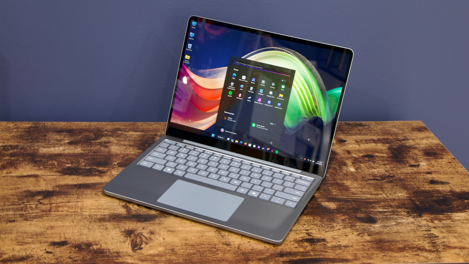 Surface Laptop 13 2026 nâng cấp gì so với Surface Laptop 13 2025?