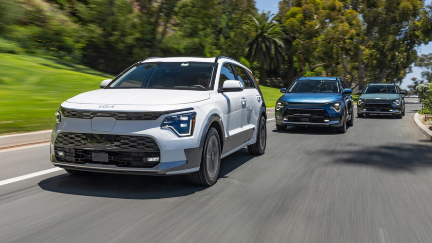 Kinh doanh xe điện thuần túy khó hơn, ngày càng nhiều hãng xe chuyển sang xe hybrid