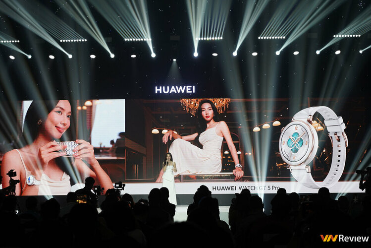 Huawei Watch GT 5 series chính thức ra mắt tại Việt Nam, tiếp tục sánh đôi với hoa hậu Thùy Tiên, nhiều phiên bản thời trang, giá chỉ từ 4,99 triệu