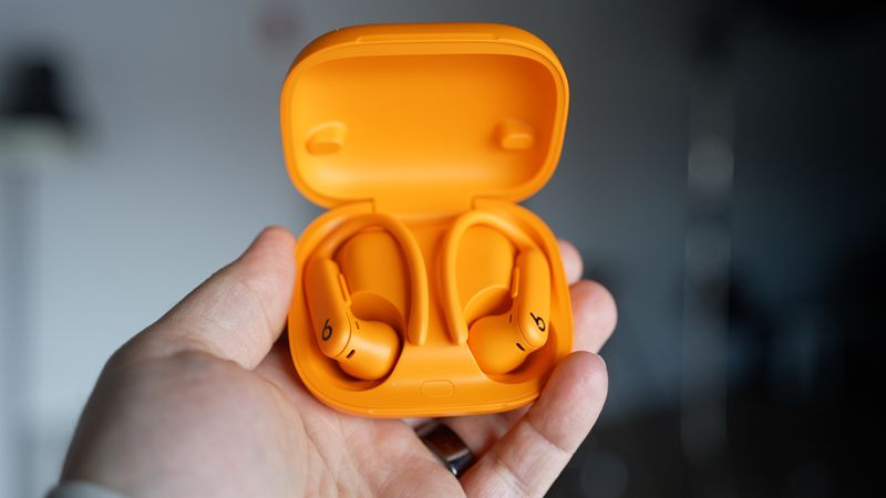 Apple vừa tung ra tai nghe Powerbeats Pro 2: nhỏ gọn hơn, có ANC và theo dõi nhịp tim
