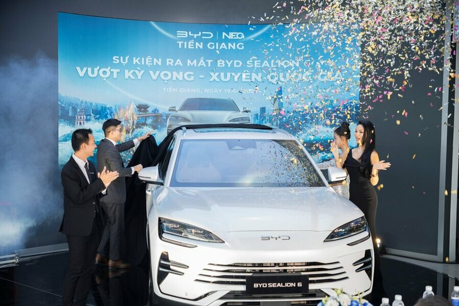 BYD Sealion 6 "chào" Miền Tây: Đông đảo khách hàng hào hứng trải nghiệm, đặt cọc ngay tại chỗ