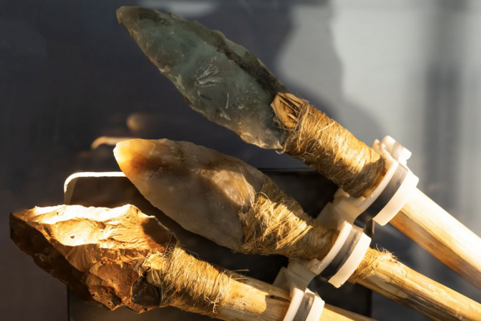 Phát hiện kho vũ khí 6.500 năm tuổi trong hang động