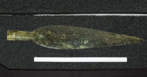 Phát hiện kho báu thời đại đồ đồng cực hiếm ở Scotland