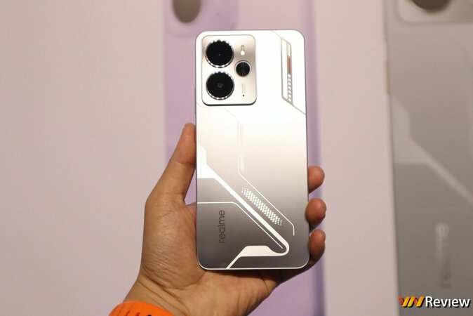 realme 14 5G và realme 14T 5G trình làng tại Việt Nam: Snapdragon 6 Gen 4 đầu tiên trên thế giới, pin 6.000 mah, IP69, giá từ 8,29 triệu đồng