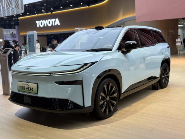 Muốn biết ngành xe hơi Mỹ - Trung khác nhau thế nào, hãy nhìn vào chiếc SUV điện 15.000 USD của Toyota