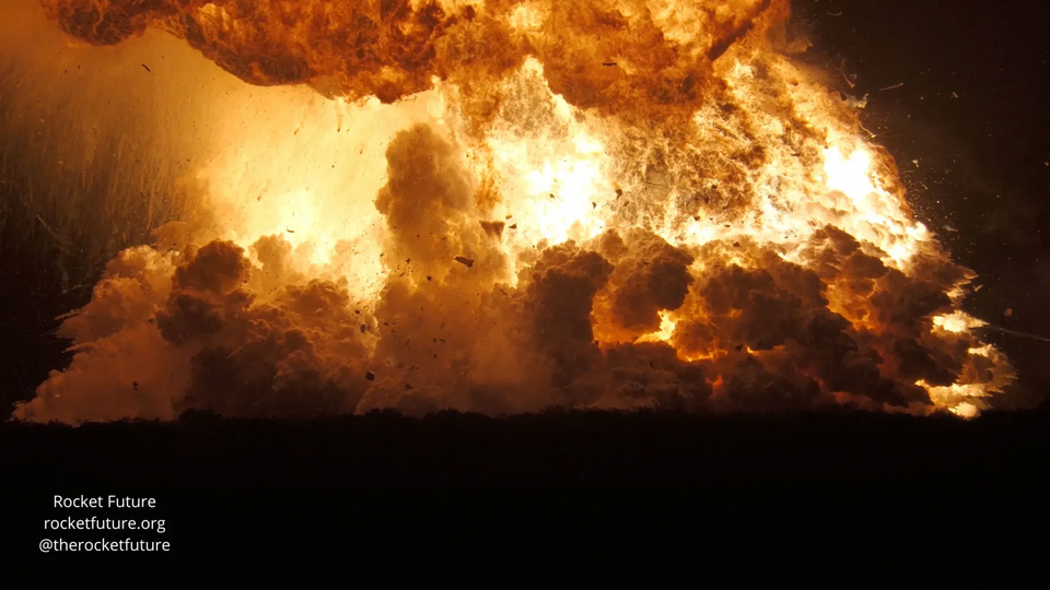 Vụ nổ tàu vũ trụ Starship của Elon Musk nói lên điều gì?