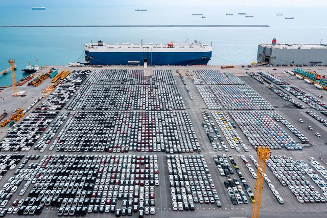 Nắm đấm thép của chính phủ Mỹ khiến ô tô nhập khẩu giảm tới bất ngờ!