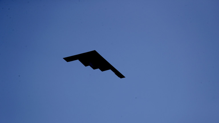 Tại sao cả đội máy bay ném bom B‑2 của Mỹ tấn công vào sâu lãnh thổ Iran mà không bị phát hiện hay ngăn chặn?