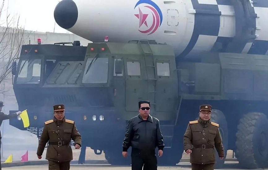 Iran và Triều Tiên: Vì sao một nước có bom hạt nhân còn nước kia thì không?