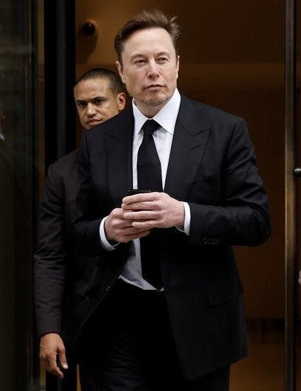 Elon Musk cho biết gói trả lương 56 tỷ USD của ông đã được các cổ đông Tesla chấp thuận.