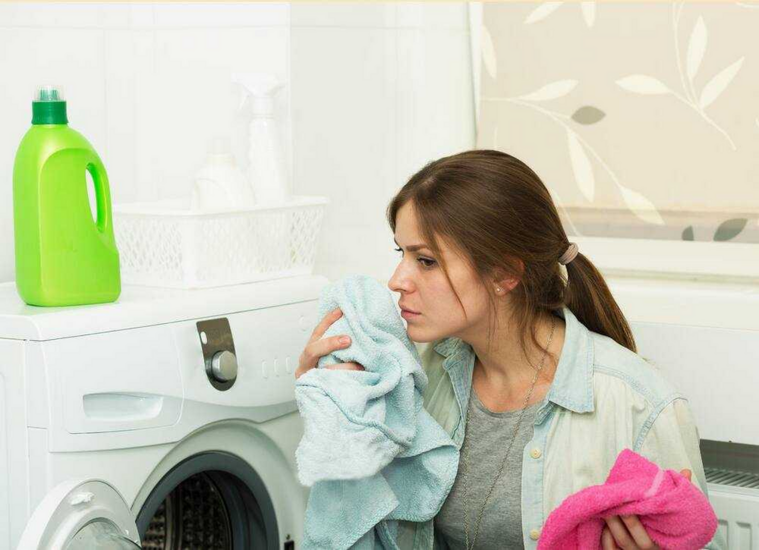 Phải làm sao khi máy sấy quần áo bị hôi? Nguyên nhân và cách khắc phục