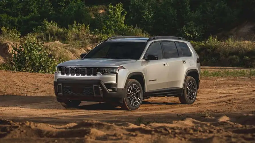 Cherokee 2026 chính thức lộ diện: Hybrid duy nhất, pin nhỏ nhưng nhiều công nghệ