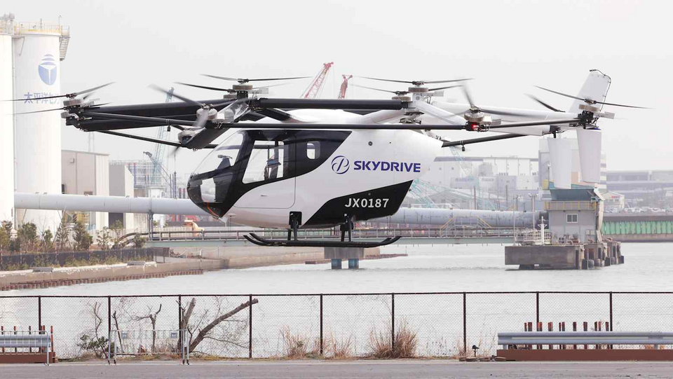 Nhật thử nghiệm ô tô bay trên bầu trời Tokyo