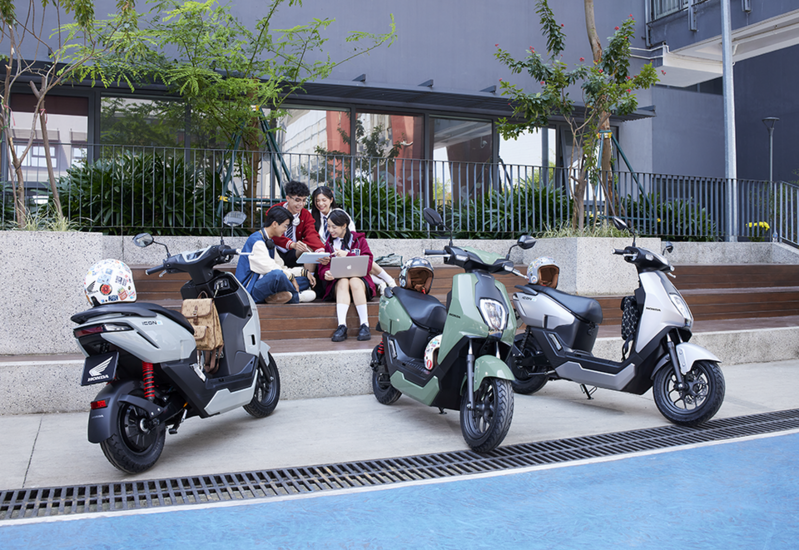 Honda Việt Nam “tặng nóng” 5 triệu đồng cho người mua xe máy điện Honda ICON e: