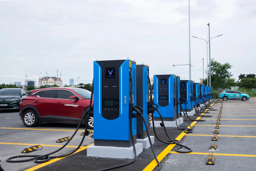 V-Green xây dựng 99 “siêu trạm sạc” trên toàn quốc, mỗi trạm có thể sạc cùng lúc 100 ô tô điện