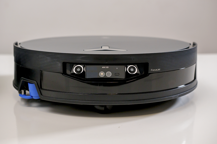 Trên tay nhanh robot hút bụi đầu tiên ở Việt Nam có vòi phun tia nước áp lực