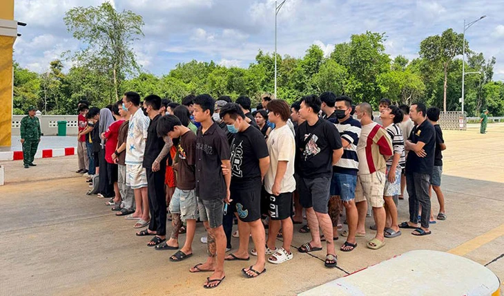 Campuchia trao trả 127 công Nhân dân Việt Nam trong đợt truy quét các 'ổ scam' xuyên biên giới